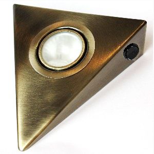 Треугольный светильник для кухни с выключателем античная бронза. Фото