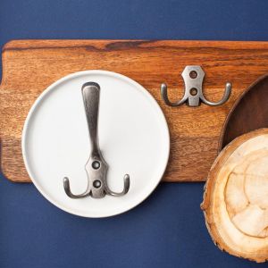 Крючок мебельный 2х-рожковый, матовый никель KR-0050-SN. Фото.