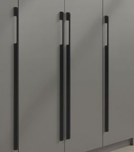 Фото. Ручка-скоба длинная 1200, матовый черный SC-611-1200-BL.