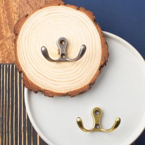 Изображение. Крючок 2х-рожковый, матовый черный KR-0010-BL.