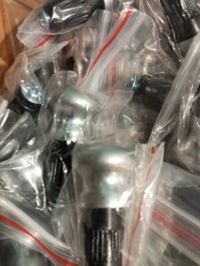 Заглушка кухонного рейлинга фигурная, цвет матовый хром - Фото.