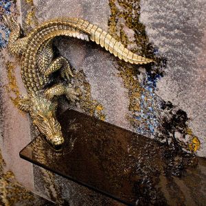 Фото 2 - Полка из стекла Крокодил 900х120х100 мм, античная бронза.