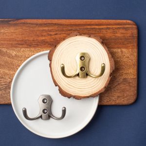 Крючок мебельный металлический, античная бронза 75x26x45 мм - Фото.